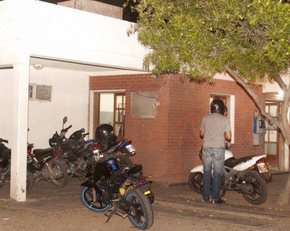 Un hombre apu�al� a su expareja y se entreg� pensando que la hab�a matado