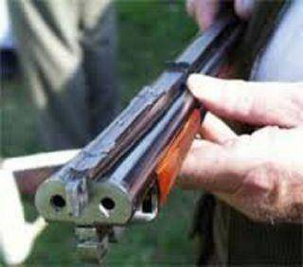 Un hombre mat� a su hija mientras manipulaba su rifle en Du Graty