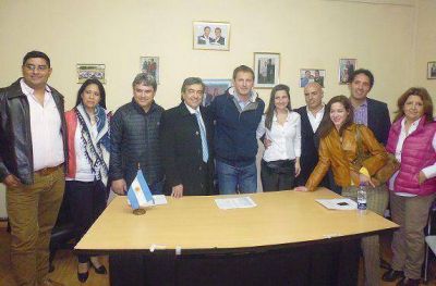 Mart�n Jofr� present� su lista