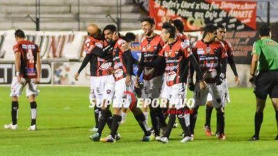 Patronato defiende la punta ante Douglas Haig de Pergamino