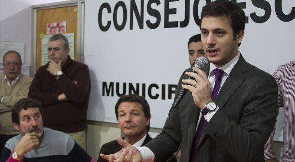 JULI�N �LVAREZ: �SI QUEREMOS UN FUTURO PARA LAN�S, TENEMOS QUE CONSTRUIRLO EN LAS ESCUELAS�