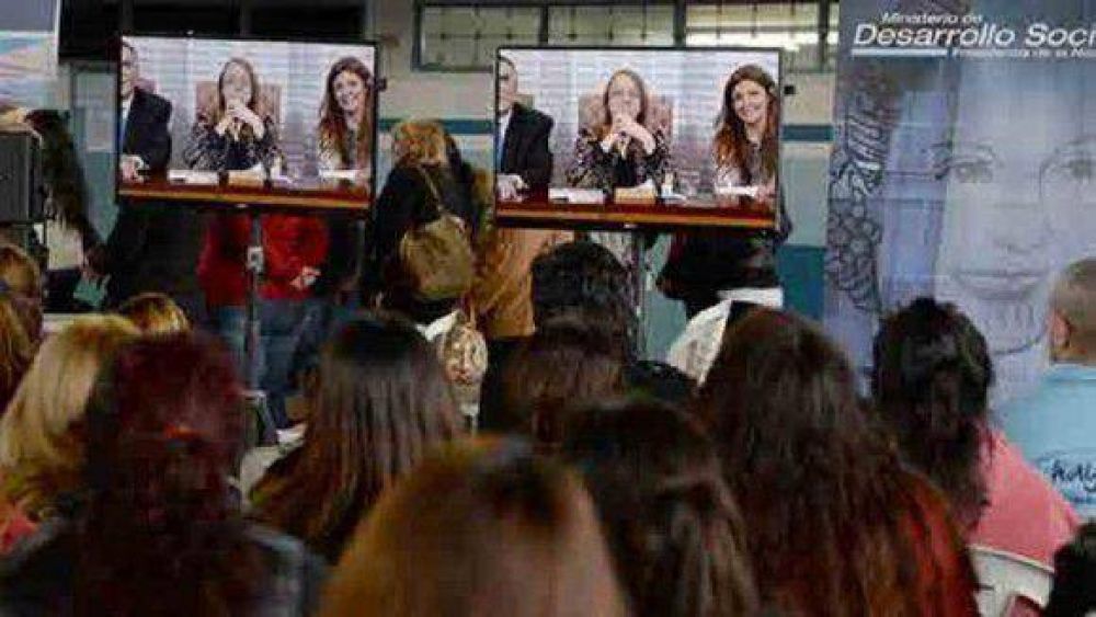 Entregaron 540 matr�culas a cooperativas del programa �Ellas Hacen�