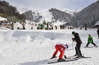 La nieve comenz� a darle vida al cerro Catedral