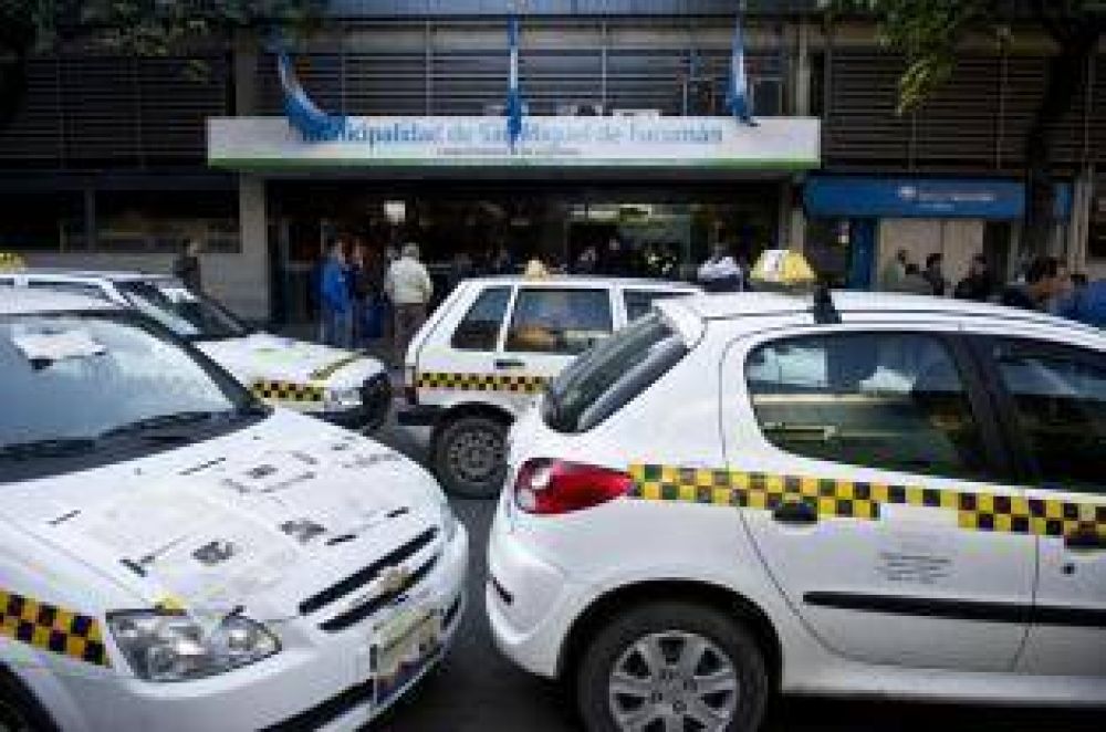 Prometen m�s control contra taxis ilegales