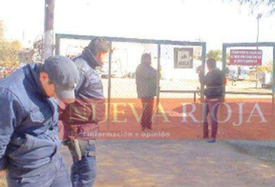 Un chofer despedido amenaz� ayer con prenderse fuego