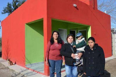 Hicieron entrega de m�dulos habitacionales en La Banda para familias con muchas necesidades