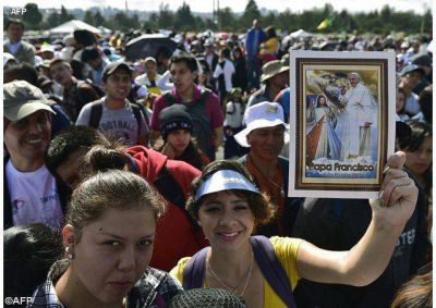 Francisco explic� a la Sociedad Civil de Ecuador que estamos comprometidos con el futuro