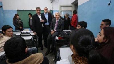 Dom�nguez puso a la educaci�n como eje de su plan