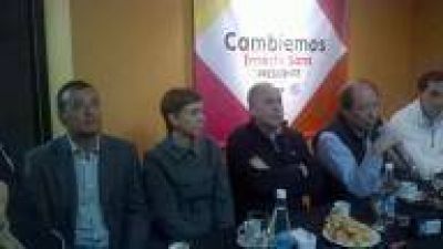 Sanz lleg� a La Plata a �socializar� sus dos puntos con tres candidatos locales
