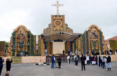 Tareas de preparaci�n del retablo papal finalizan hoy