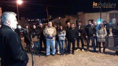 Curetti inaugur� la nueva iluminaci�n en la calle Intendente Ezcurra