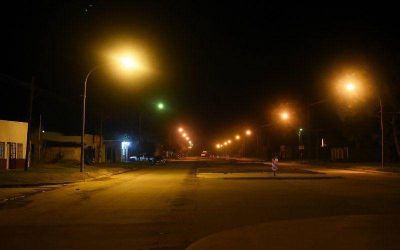 Avanza en el recambio de luminarias en barrios de la ciudad
