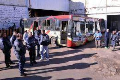 Sigue el conflicto en la l�nea 60 por despidos y hoy los choferes marcharon a Plaza de Mayo