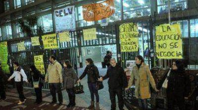 Los colegios porte�os tomados recuperar�n d�as de clases en las vacaciones de invierno