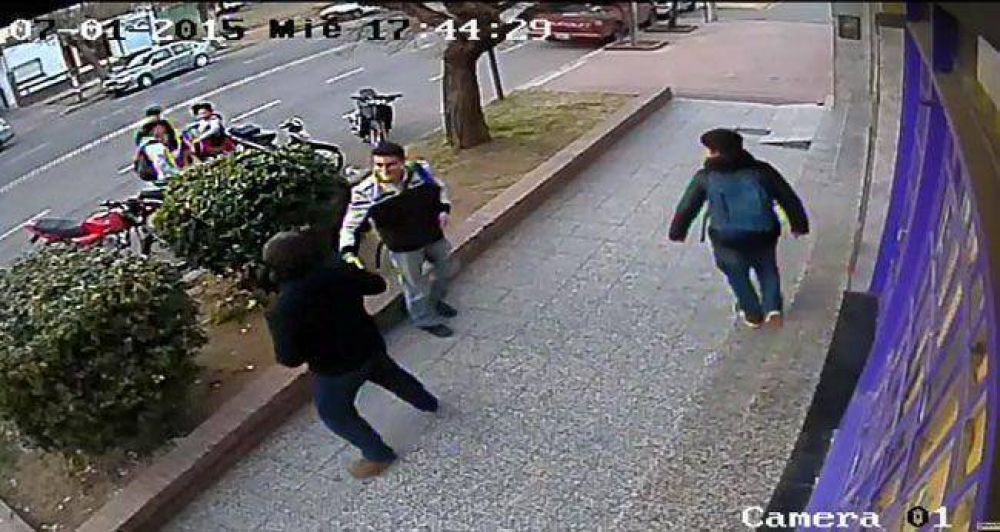 El polic�a que atac� y agredi� a una alumna del Liceo Inform�tico tiene varios antecedentes