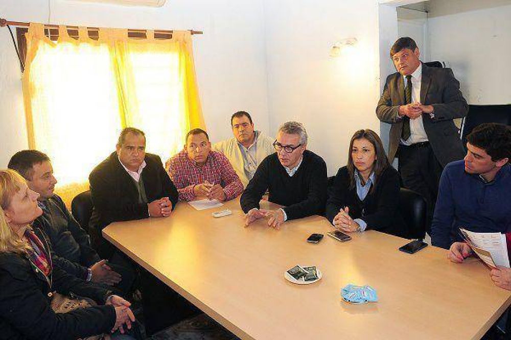 Julio Zamora recorri� Rinc�n de Milberg y dialog� con los vecinos