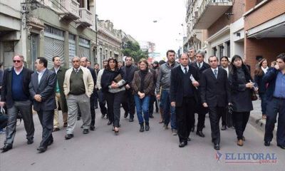 M�s de 60 abogados se movilizaron hacia el STJ y entregaron un petitorio