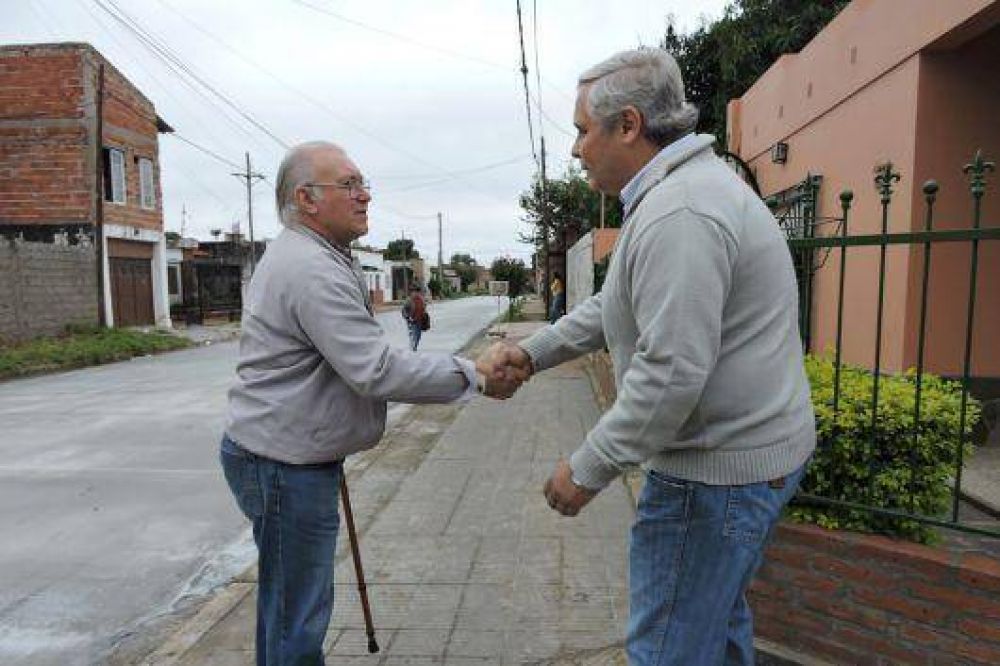 El intendente Fabi�n R�os anunci� el inicio de obras del plan de 70 nuevas cuadras de hormig�n en 13 barrios
