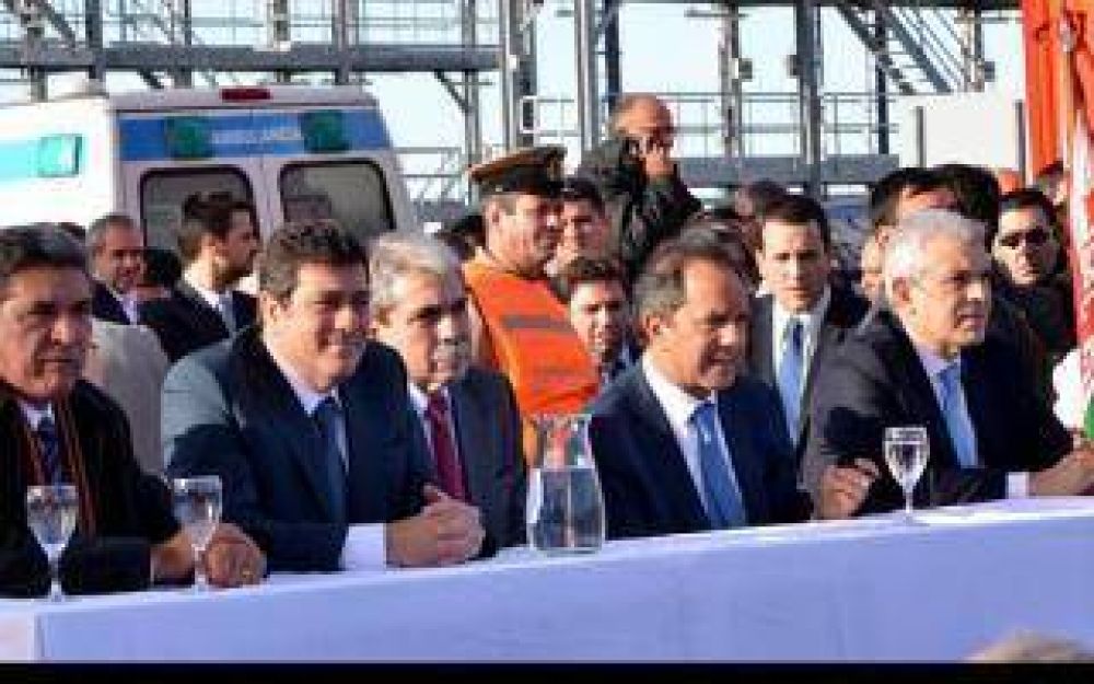 Scioli puso en funcionamiento la terminal de contenedores del Puerto TecPlata