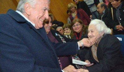 M�s de 780 sanjuaninos recibieron sus jubilacionesM�s de 780 sanjuaninos recibieron sus jubilaciones
