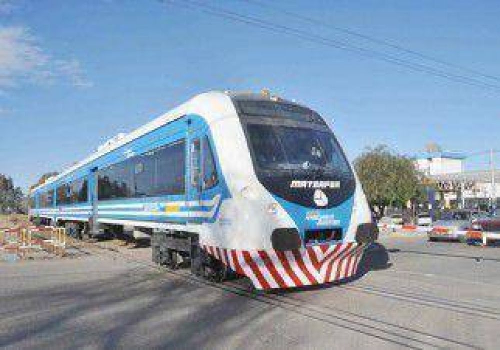 Exitosa primera prueba realiz� el Tren del Valle