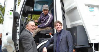 Baradero: Junto a Nicol�s Scioli, Carossi present� nuevos veh�culos