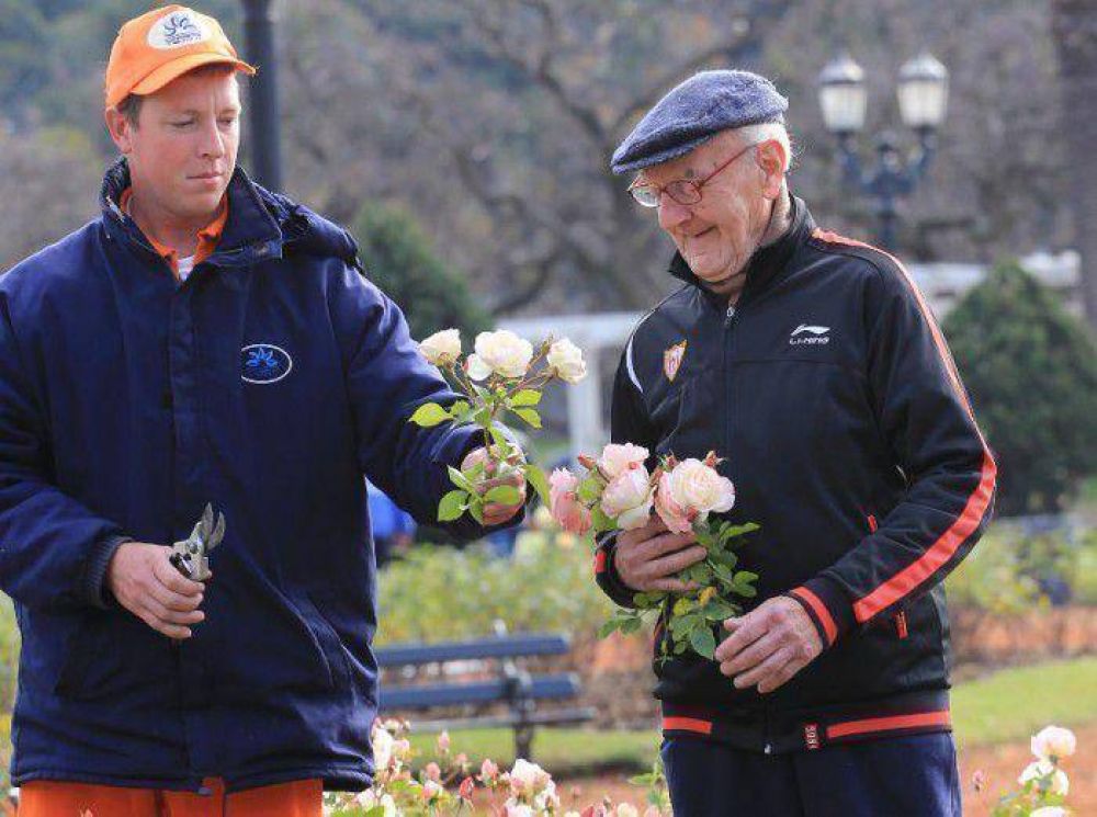 Poda en el Rosedal: los vecinos pueden llevarse flores para trasplantar