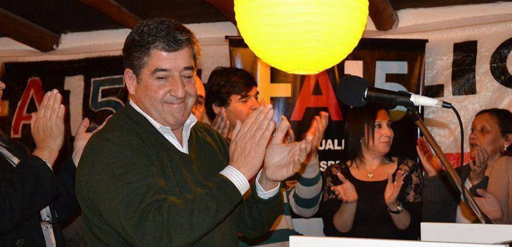 Una multitud de vecinos acompa�� el lanzamiento de lista de Atilio Roncoroni