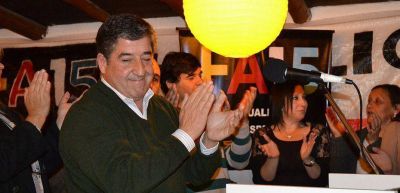 Una multitud de vecinos acompa�� el lanzamiento de lista de Atilio Roncoroni