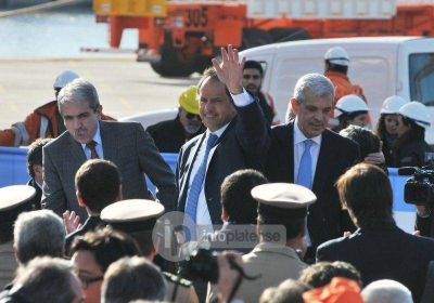 Scioli inici� operaciones en el Puerto La Plata con la llegada de un buque nacional 