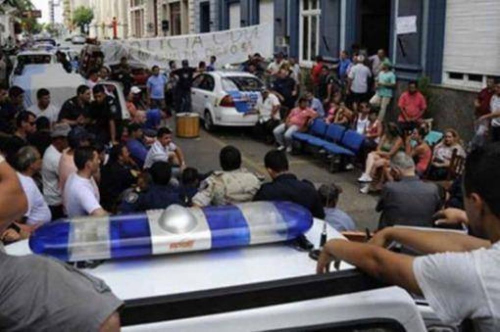 Para el fiscal general de Entre R�os, el mot�n policial fue un delito contra el orden constitucional provincial�