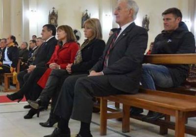 En Paran�, el oficialismo mostr� a los periodistas, el arquero y las concejales radicales que sum� a sus filas