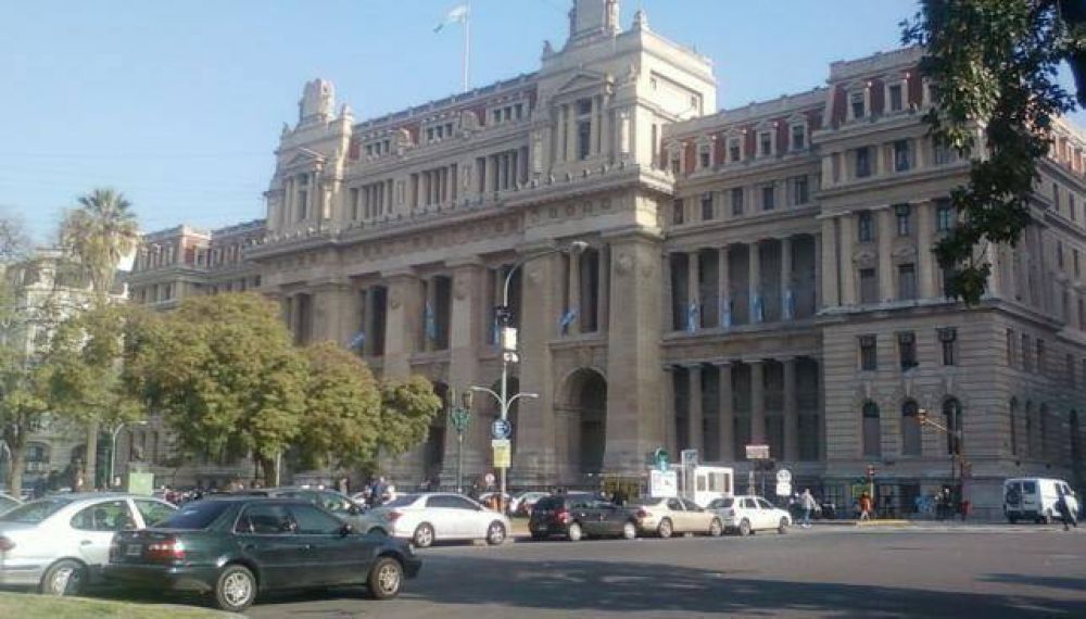 Otra demanda fiscal contra C�rdoba en la Corte