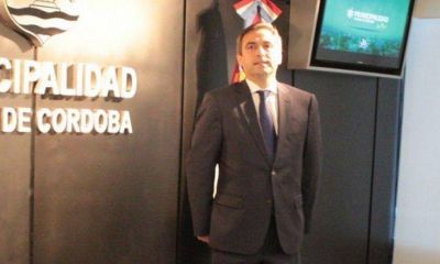 Faltazo de Mestre al acto patrio organizado por el municipio