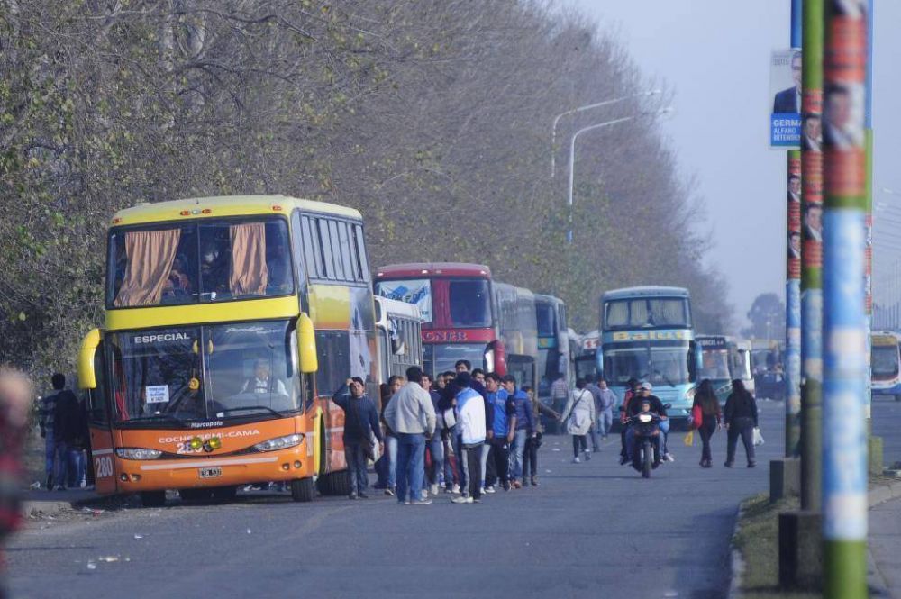 Sandwiches, gaseosas y 400 colectivos para armar el acto del 9 de Julio 
