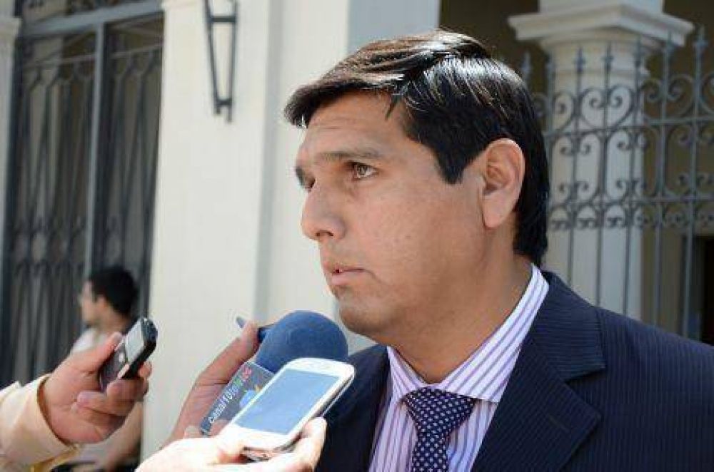 �Jalil decidi� confeccionar otro proyecto donde se refleje la carrera administrativa�
