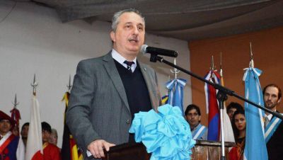 Passalacqua presidi� ceremonia por la Independencia y por los 87 a�os de Ober�