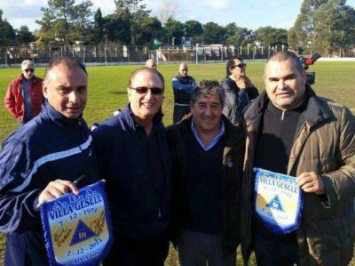 Jos� Luis F�lix Chilavert encabez� cl�nica de f�tbol con jugadores de Atl�tico