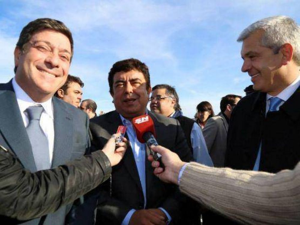 An�bal F. y Juli�n D. juntos: �El que gana conduce y el que pierde acompa�a�, dijo Mariotto