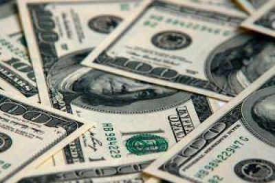 D�lar oficial cotiza estable a $ 9,13 y blue se ofrece a $ 13,60