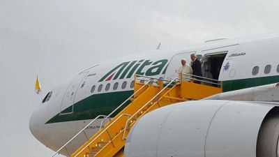 Con euforia y l�grimas reciben al Papa