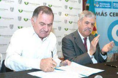 Pereyra y De Vido anunciaron inversiones para importantes obras en Varela