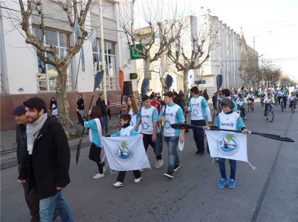 M�s de sesenta instituciones dieron vida al desfile