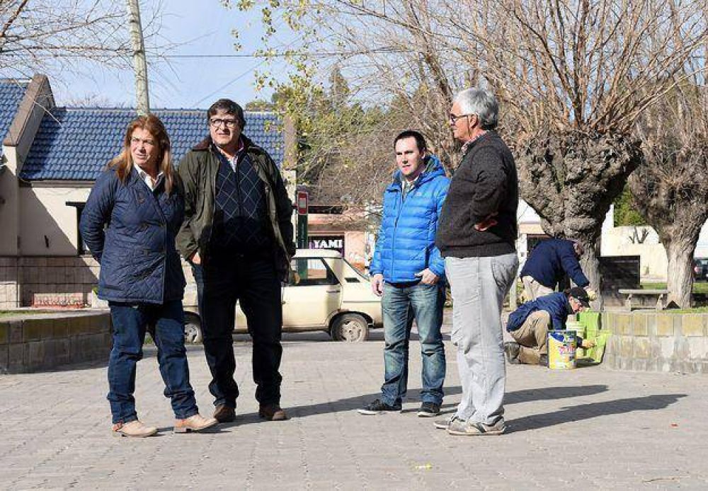 Obras de mejoramiento en la Plaza 17 de Octubre y en el Cementerio de Sierras Bayas