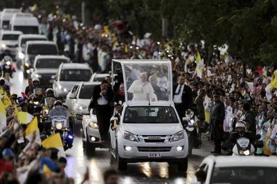 El Papa exalta el papel de la mujer paraguaya