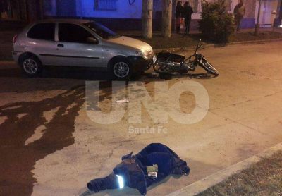 Santo Tom�: iba en su moto con su mujer e hijos, choc� y le incautaron marihuana