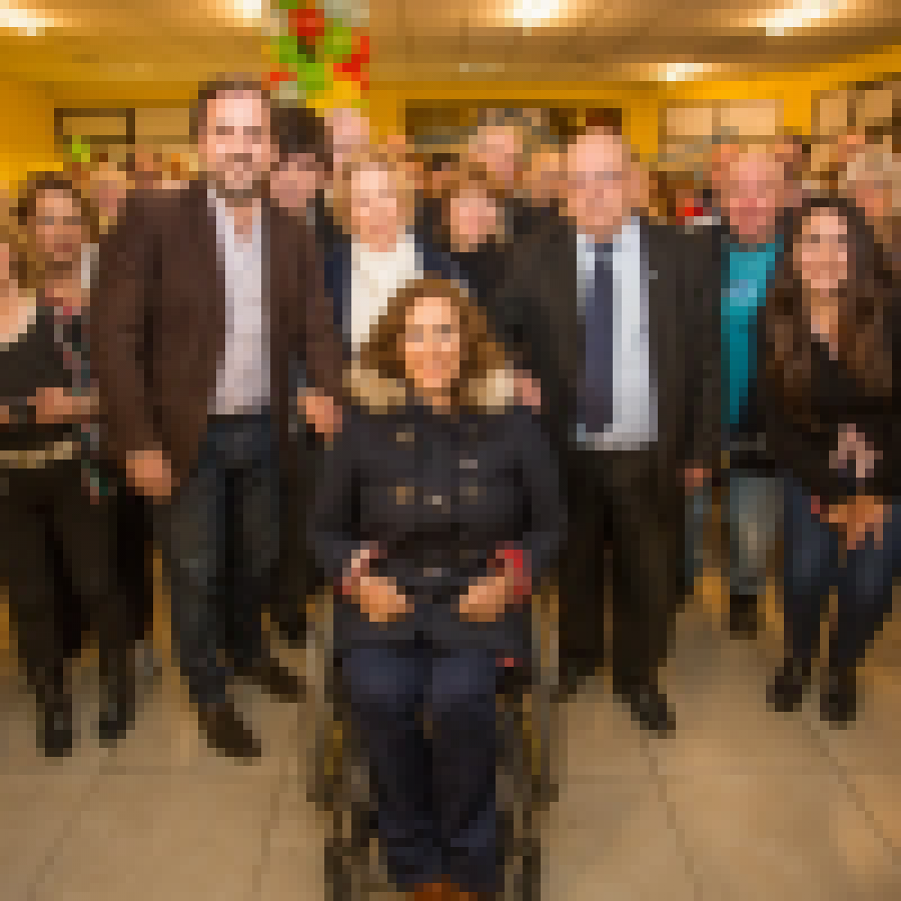 Gabriela Michetti y Carlos Arroyo junto a militantes del PRO en el local de Emiliano Giri
