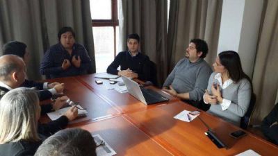 Manino Iriart se reuni� con gerentes de Centros Comerciales 