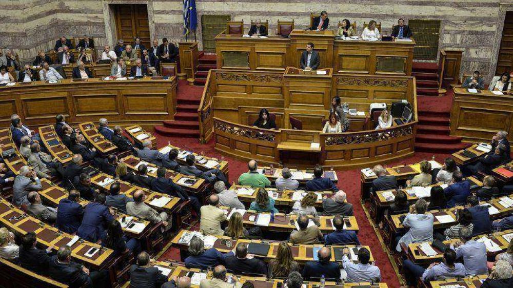 El Parlamento griego aprobó el plan de rescate elaborado por el gobierno de Tsipras