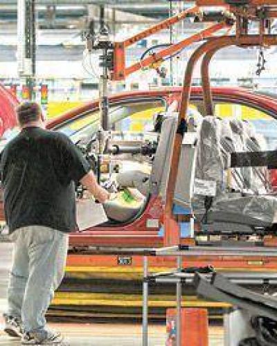 Ceden m�s d�lares para la industria automotriz